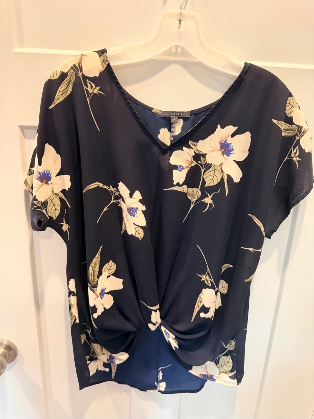 West Kei Small Navy Floral Twist Front V-Neck Blouse Stitch Fix